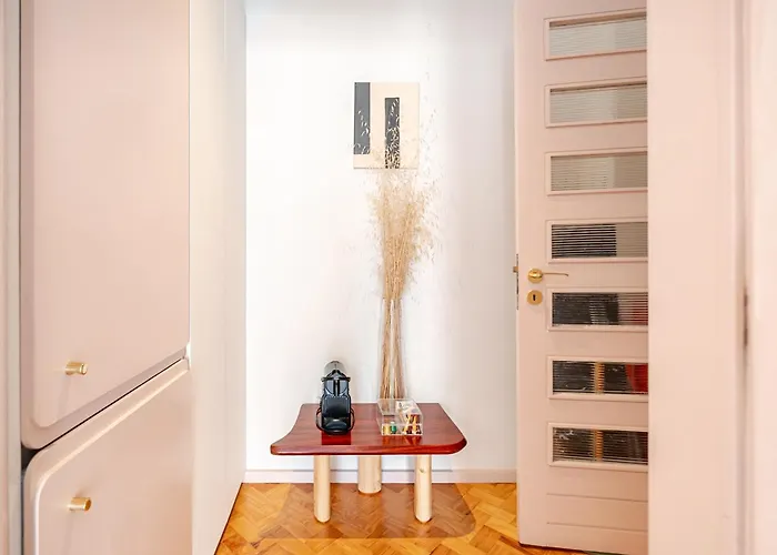 Amazing Duplex - Mid Century Experience & Parking *