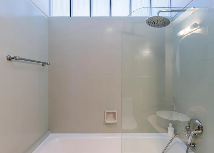 Amazing Duplex - Mid Century Experience & Parking * Oporto