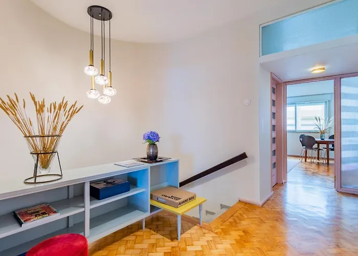 Amazing Duplex - Mid Century Experience & Parking