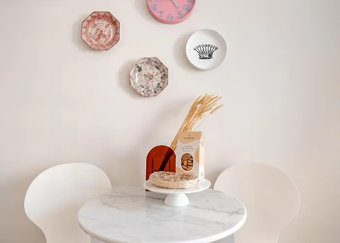 Amazing Duplex - Mid Century Experience & Parking Appartement