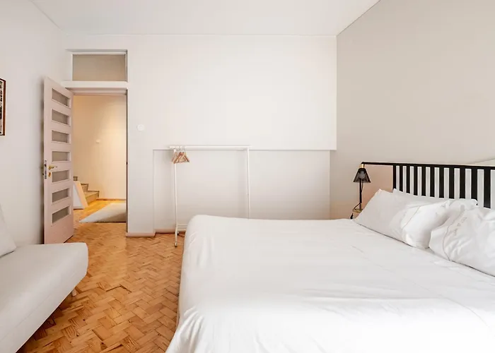 Amazing Duplex - Mid Century Experience & Parking *