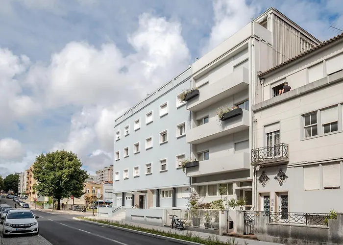 Amazing Duplex - Mid Century Experience & Parking * Oporto