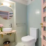 شقة Amazing Duplex - Mid Century Experience & Parking بورتو