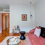 Amazing Duplex - Mid Century Experience & Parking