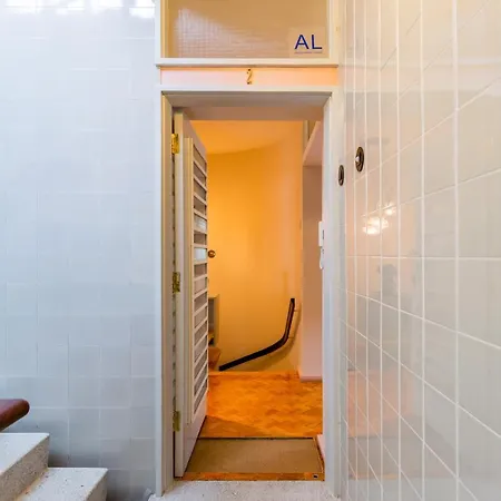 Apartment Amazing Duplex - Mid Century Experience & Parking