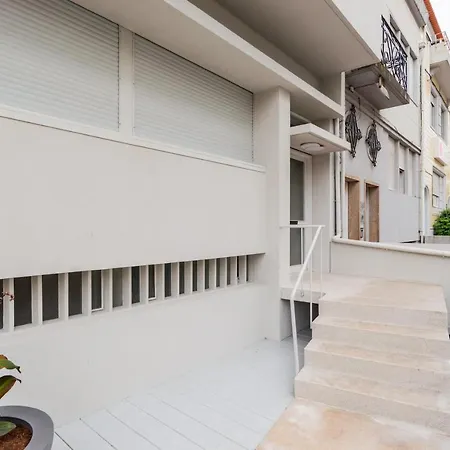 Apartment Amazing Duplex - Mid Century Experience & Parking