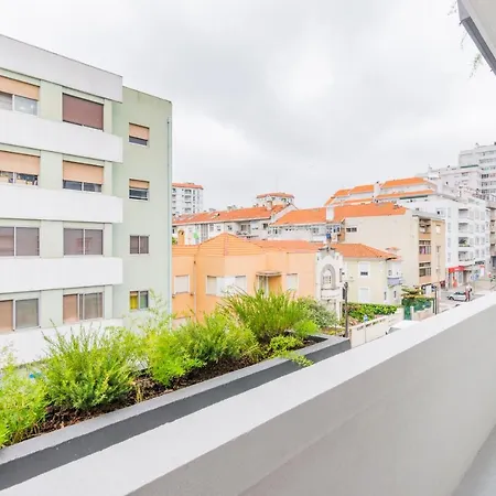 Amazing Duplex - Mid Century Experience & Parking *