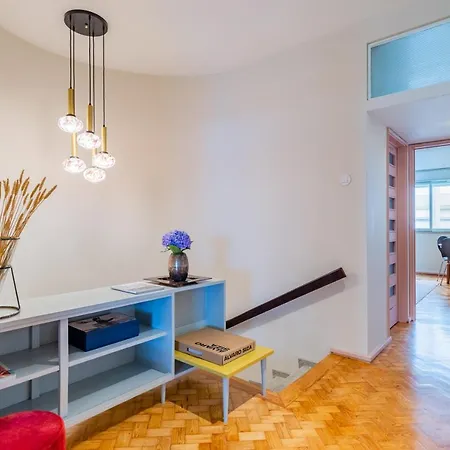 Amazing Duplex - Mid Century Experience & Parking