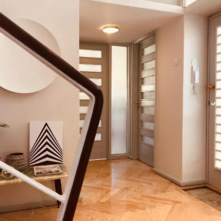 Apartment Amazing Duplex - Mid Century Experience & Parking