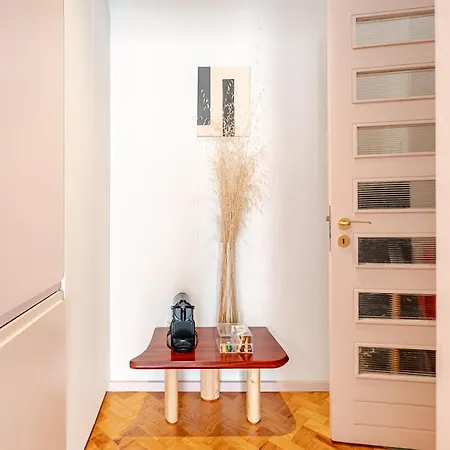 Amazing Duplex - Mid Century Experience & Parking *