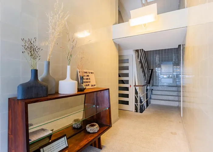 Amazing Duplex - Mid Century Experience & Parking דירה