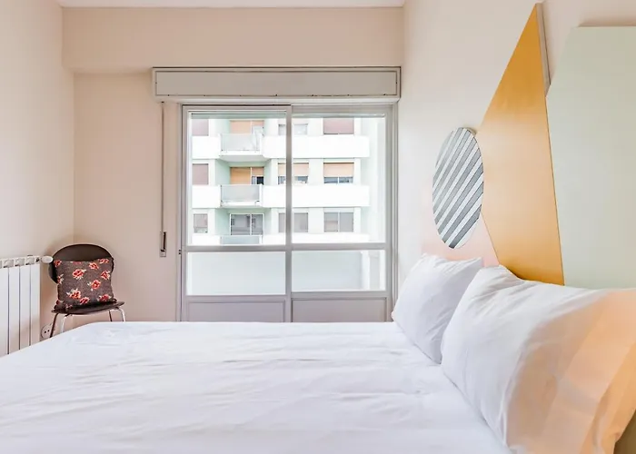 Amazing Duplex - Mid Century Experience & Parking פורטו