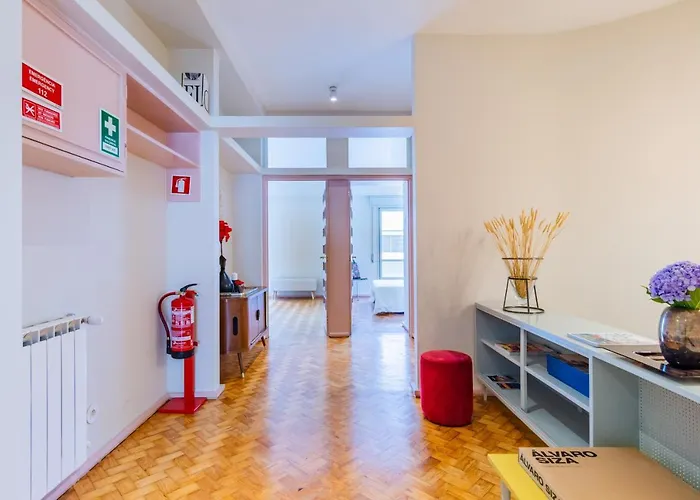 شقة Amazing Duplex - Mid Century Experience & Parking بورتو