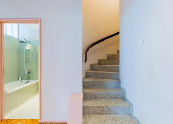 شقة Amazing Duplex - Mid Century Experience & Parking *