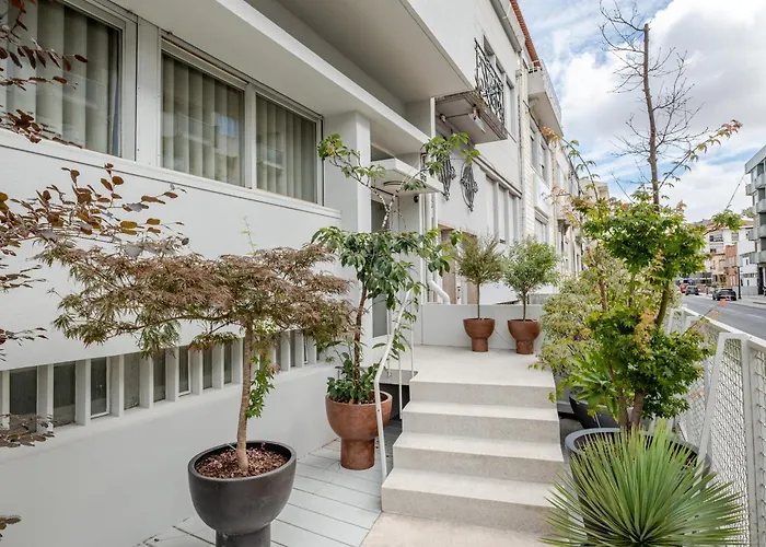 아파트 Amazing Duplex - Mid Century Experience & Parking 포르투