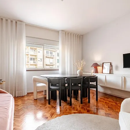 Amazing Duplex - Mid Century Experience & Parking شقة